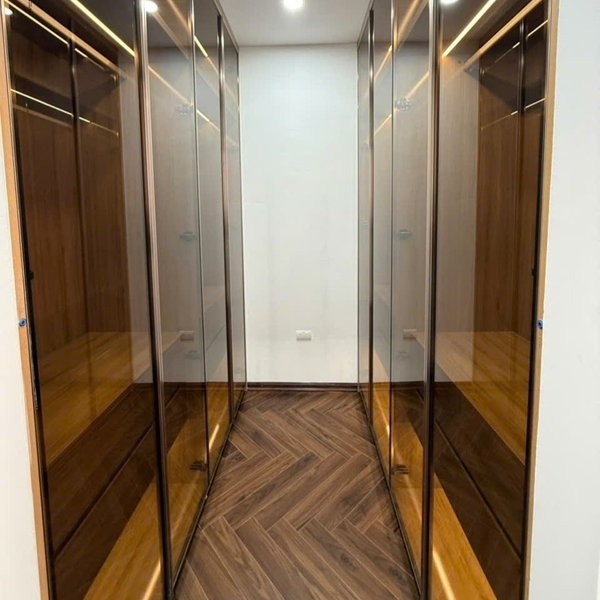 Bán nhà phân lô chân cầu Vĩnh Tuy, 8 tầng, DT 50m2, MT 3.6m, 3PN, có thang máy, gara ô tô