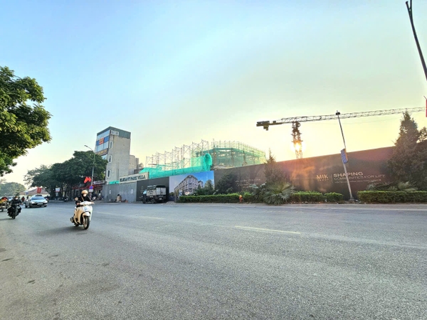 Bán nhà mặt phố Thạch Bàn, 5 tầng, DT 70m2, MT 5.4m, Đông Nam, tiện kinh doanh, VP