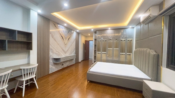 Bán nhà phố Ngọc Lâm, gần Mipec, 7 tầng, DT 50m2, MT 4m, 3PN, full nội thất, 2024