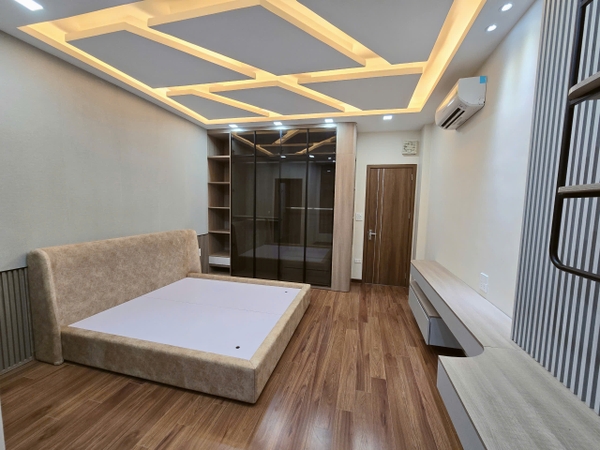 Bán nhà phố Ngọc Lâm, gần cầu Chương Dương, 6 tầng, DT 68m2, MT 4.5m, 4PN, 2024