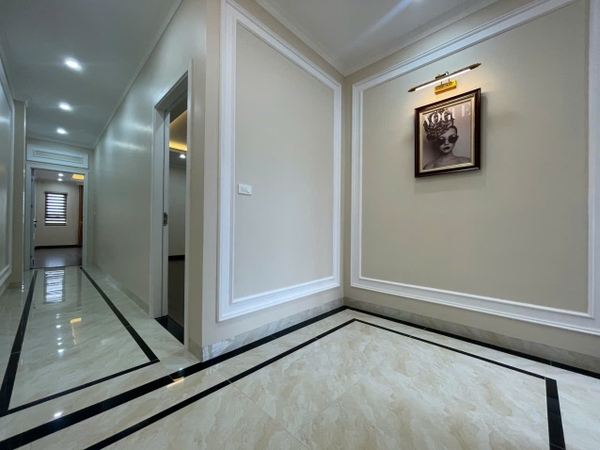 Bán nhà phân lô chân cầu Vĩnh Tuy, 7 tầng, DT 90m2, MT 5m, 4PN, có thang máy, gara