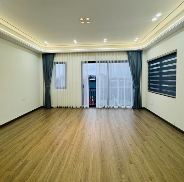 Bán nhà phố Cổ Linh, Thạch Bàn, 5 tầng, DT 50m2, MT 5m, 3PN, có thang máy, gara ô tô