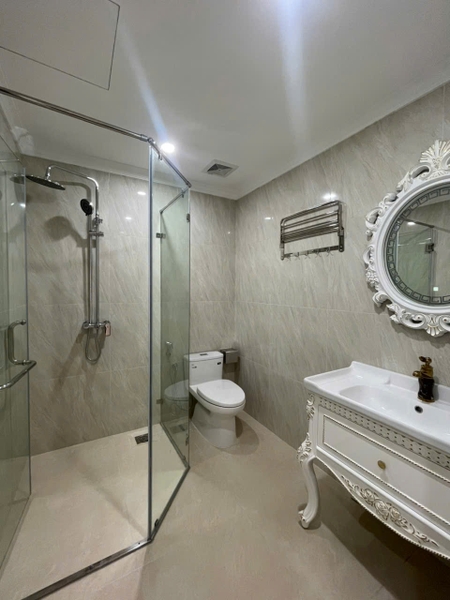 Bán nhà phân lô chân cầu Vĩnh Tuy, 7 tầng, DT 90m2, MT 5m, 4PN, có thang máy, gara