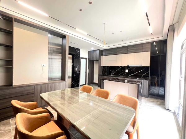 Bán nhà Ngõ 61 phố Trạm, 6 tầng, DT 40m2, MT 5.4m, 3PN, full nội thất, có thang máy, 2026