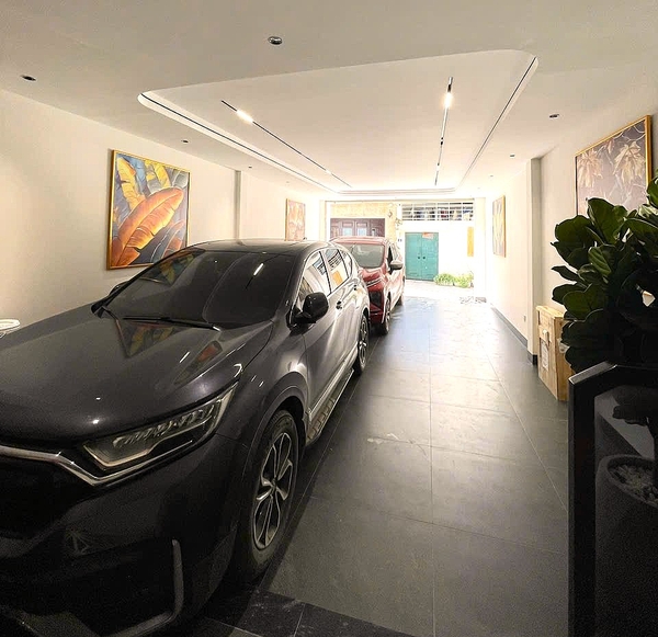 Bán nhà phân lô Cổ Linh, gần Aeon Mall, 7 tầng, DT 68m2, MT 5m, 4PN, full nội thất