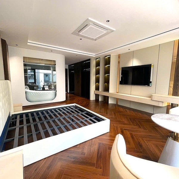 Bán nhà phân lô Cổ Linh, gần Aeon Mall, 7 tầng, DT 68m2, MT 5m, 4PN, full nội thất