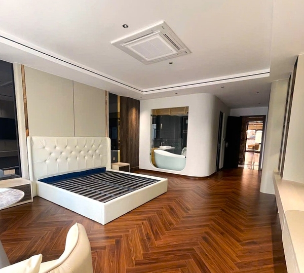 Bán nhà phân lô Cổ Linh, gần Aeon Mall, 7 tầng, DT 68m2, MT 5m, 4PN, full nội thất