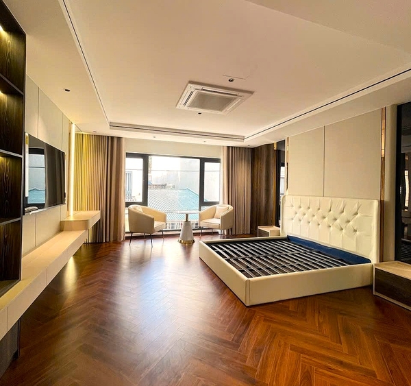 Bán nhà phân lô Cổ Linh, gần Aeon Mall, 7 tầng, DT 68m2, MT 5m, 4PN, full nội thất