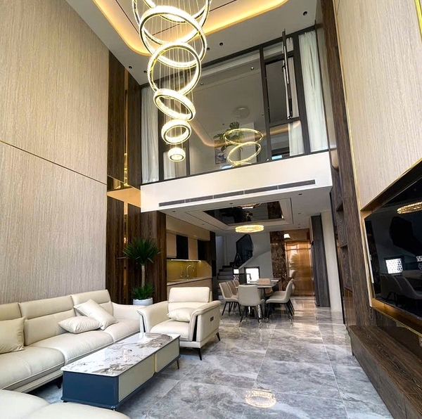 Bán nhà phân lô Cổ Linh, gần Aeon Mall, 7 tầng, DT 68m2, MT 5m, 4PN, full nội thất