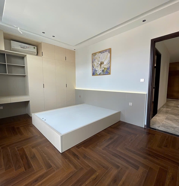 Bán nhà phân lô Cổ Linh, gần Aeon Mall, 7 tầng, DT 68m2, MT 5m, 4PN, full nội thất