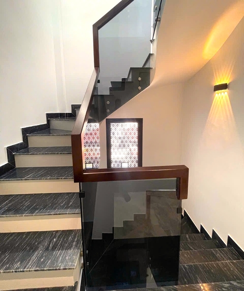 Bán nhà phân lô Cổ Linh, gần Aeon Mall, 7 tầng, DT 68m2, MT 5m, 4PN, full nội thất