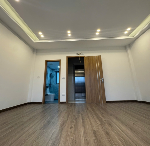 Bán nhà phố Cổ Linh, Thạch Bàn, 5 tầng, DT 50m2, MT 5m, 3PN, có thang máy, gara ô tô