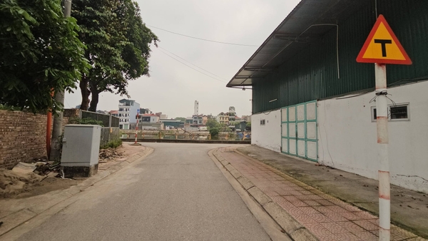 Bán đất đấu giá Cự Khối, gần Hồ Đầm Tranh, DT 91m2, MT 7m, đường 9m, ô tô tránh nhau