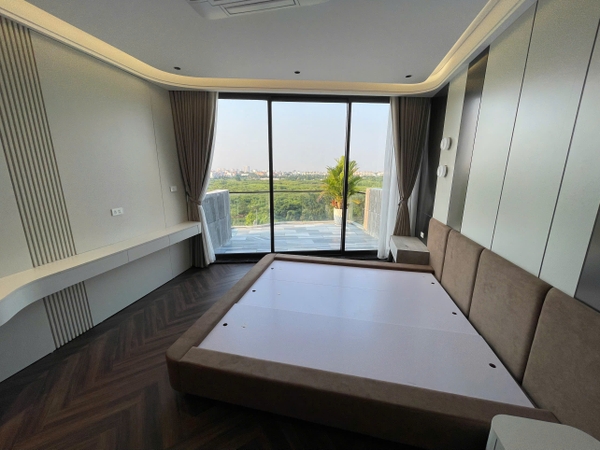 Bán nhà phố Cự Khối, view hồ Cự Khối, 7 tầng, DT 57m2, MT 4m, 4PN, full nội thất, 2026