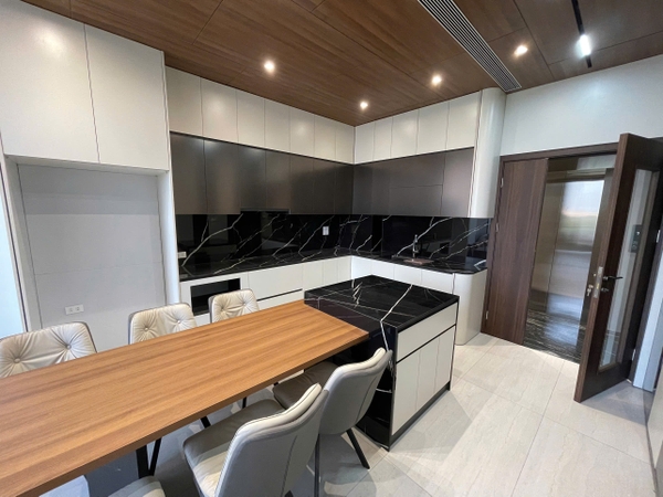 Bán nhà phố Cự Khối, view hồ Cự Khối, 7 tầng, DT 57m2, MT 4m, 4PN, full nội thất, 2026