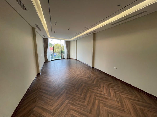 Bán nhà phố Cự Khối, view hồ Cự Khối, 7 tầng, DT 57m2, MT 4m, 4PN, full nội thất, 2026