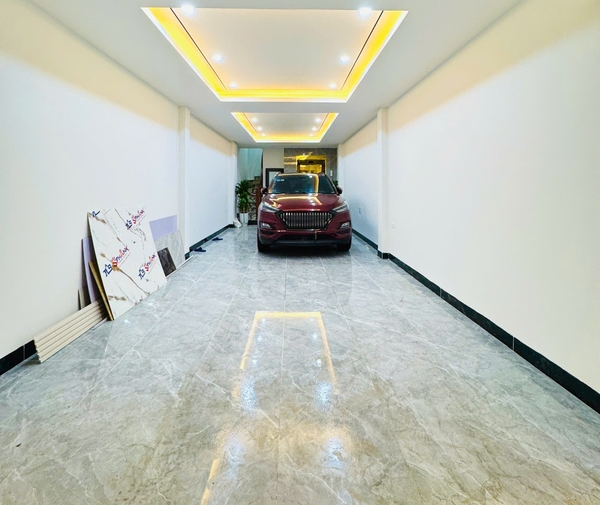 Bán nhà mặt ngõ phố Trạm, 7 tầng, DT 60m2, MT 4m, 4PN, Full nội thất, thang máy, gara