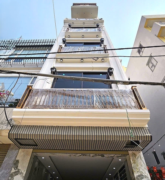 Bán nhà phân lô phố Cổ Linh, Thạch Bàn, 7 tầng, DT 40m2, MT 3.8m, 4PN, tiện kinh doanh