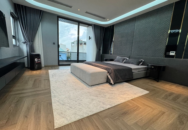 Bán nhà mặt ngõ Nguyễn Thời Trung, Thạch Bàn, 8 tầng, DT 90m2, MT 5m, 5PN, full nội thất