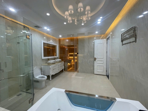 Bán nhà phân lô chân cầu Vĩnh Tuy, 7 tầng, DT 90m2, MT 5m, 4PN, có thang máy, gara