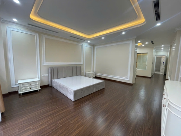 Bán nhà phân lô chân cầu Vĩnh Tuy, 7 tầng, DT 90m2, MT 5m, 4PN, có thang máy, gara