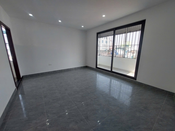 Bán nhà Bồ Đề, gần cầu Chương Dương,  6 tầng, DT 40m2, MT 4.5m, 3PN, có thang máy