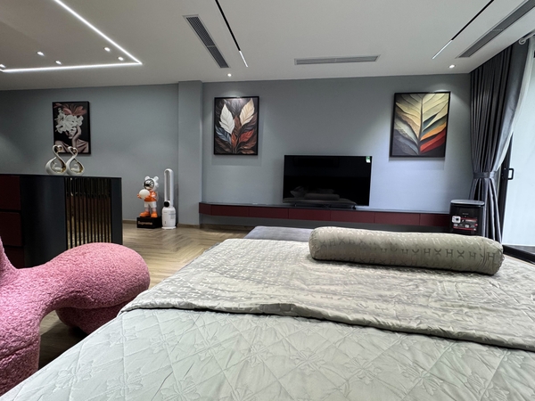 Bán nhà mặt ngõ Nguyễn Thời Trung, Thạch Bàn, 8 tầng, DT 90m2, MT 5m, 5PN, full nội thất