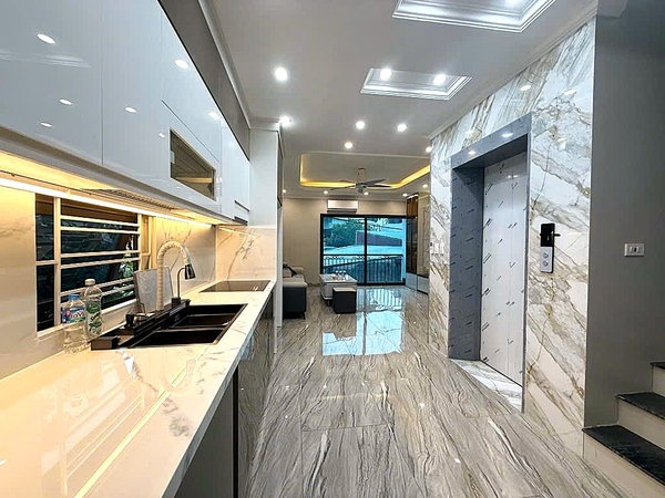 Bán nhà Ngõ 63 phố Cổ Linh, Thạch Bàn, 6 tầng, DT 40m2, MT 4.7m, có thang máy, gara ô tô