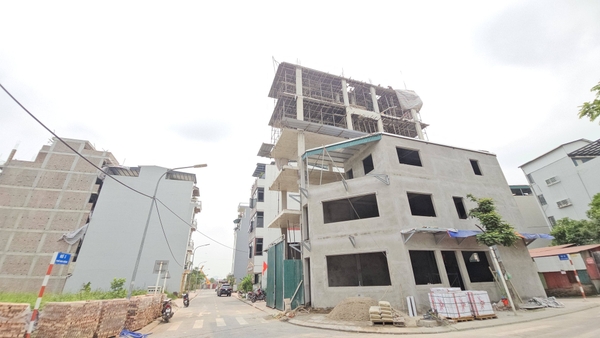 Bán đất đấu giá Cự Khối, gần Hồ Cự Khối, Lô góc, DT 83m2, MT 7.6m, tiện kinh doanh