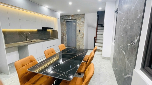 Bán nhà phố Xuân Đỗ, Cự Khối, 6 tầng, DT 53m2, MT 4m, 4PN, có thang máy, gara ô tô