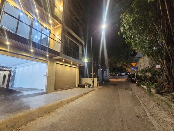 Bán nhà Ngõ 204 phố Cổ Linh, 7 tầng, DT 45m2, MT 4m, 3PN, full nội thất, tiện kinh doanh