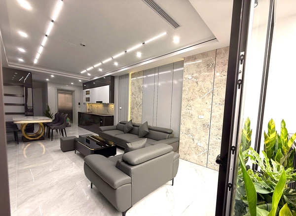 Bán nhà phố Ái Mộ, Bồ Đề, 7 tầng, DT 53m2, MT 3.8m, 4PN, full nội thất, thang máy, gara