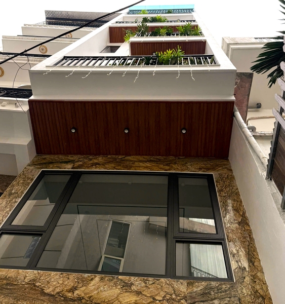 Bán nhà phố Ái Mộ, Bồ Đề, 7 tầng, DT 53m2, MT 3.8m, 4PN, full nội thất, thang máy, gara