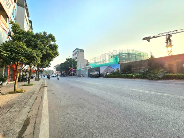 Bán nhà mặt phố Thạch Bàn, 5 tầng, DT 70m2, MT 5.4m, Đông Nam, tiện kinh doanh, VP