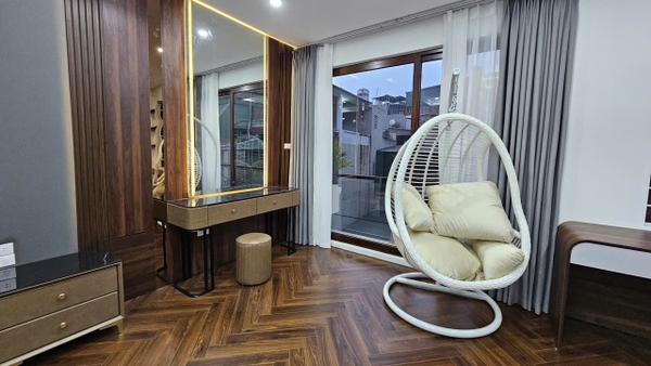 Bán nhà Ngõ 206 Cổ Linh, gần Aeon Mall, 7 tầng, DT 80m2, MT 5m, 4PN, Full nội thất