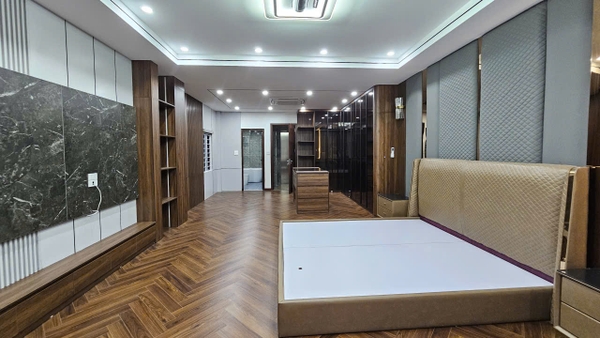 Bán nhà Ngõ 206 Cổ Linh, gần Aeon Mall, 7 tầng, DT 80m2, MT 5m, 4PN, Full nội thất