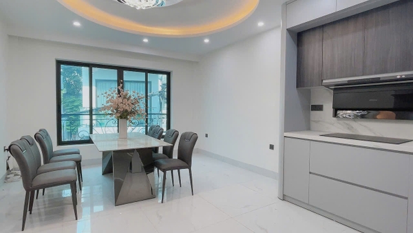 Bán nhà phố Hồng Tiến, Bồ Đề, 7 tầng, DT 68m2, MT 4m, 4PN, thang máy, gara ô tô