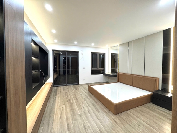 Bán nhà Phúc Lợi, gần Trường Lê Quý Đôn, 5 tầng, DT 40m2, MT 3.8m, lô góc, 3PN, 2026