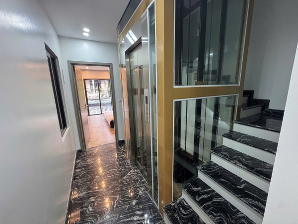 Bán nhà phố Chu Huy Mân, gần Vinschool, 6 tầng, DT 70m2, MT 3.6m, 5PN, full nội thất