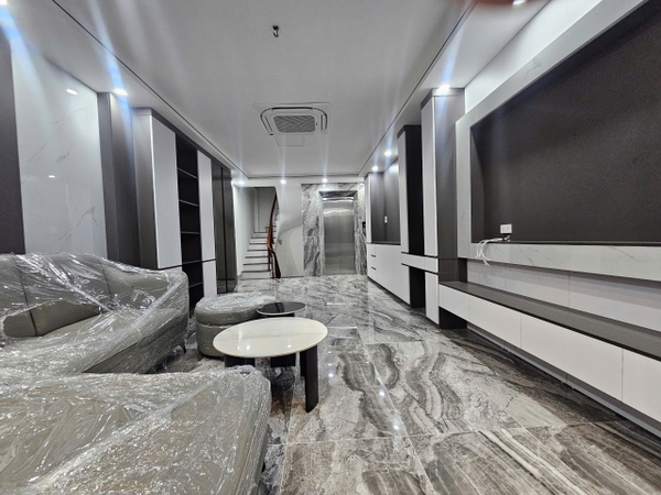 Bán nhà Ngõ 204 phố Cổ Linh, 7 tầng, DT 45m2, MT 4m, 3PN, full nội thất, tiện kinh doanh