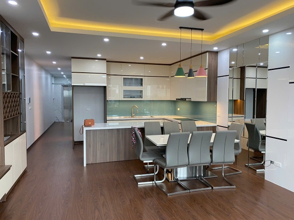 Bán nhà phân lô phố Thạch Bàn, 6 tầng, DT 90m2, MT 5.3m, 5PN, có thang máy, gara ô tô