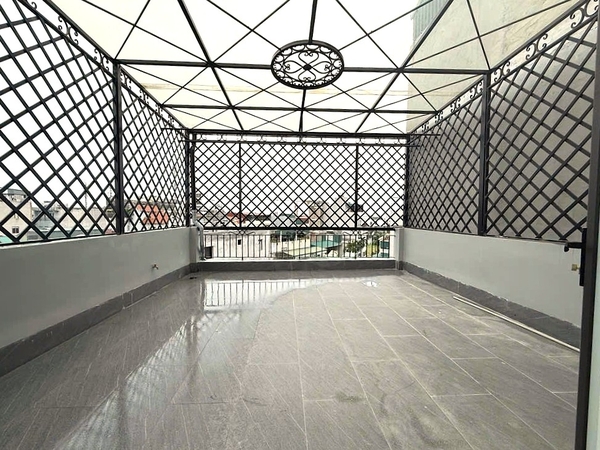 Bán nhà Ngõ 63 phố Cổ Linh, Thạch Bàn, 6 tầng, DT 40m2, MT 4.7m, có thang máy, gara ô tô