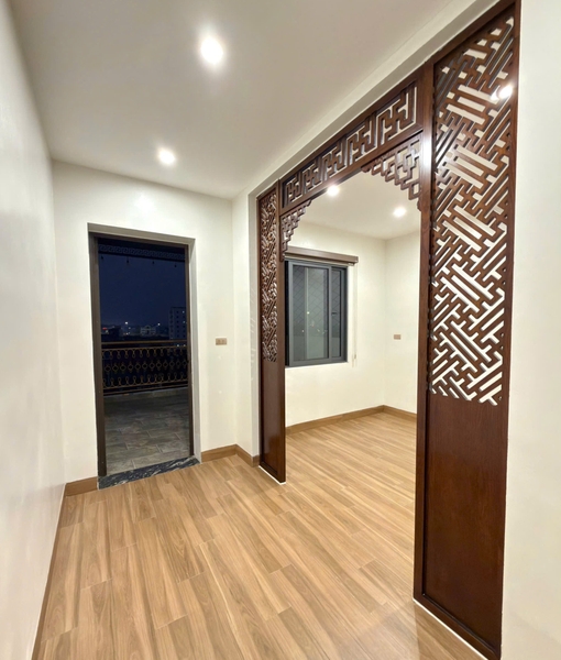 Bán nhà phố Nguyễn Văn Cừ, Gia Thụy, 7 tầng, DT 60m2, MT 4,7m, 4PN, full nội thất