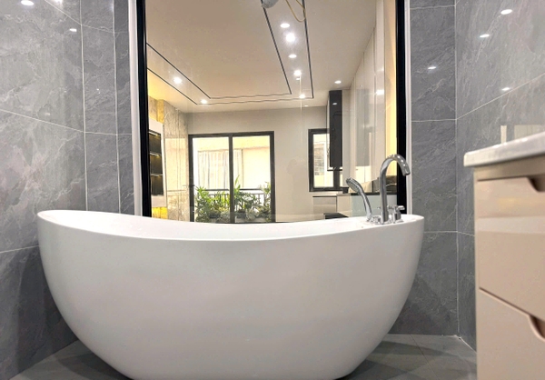 Bán nhà phố Ái Mộ, Bồ Đề, 7 tầng, DT 53m2, MT 3.8m, 4PN, full nội thất, thang máy, gara