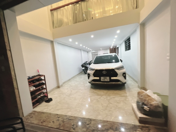 Bán nhà phố Ngọc Lâm, gần Mipec, 7 tầng, DT 50m2, MT 4m, 3PN, full nội thất, 2024