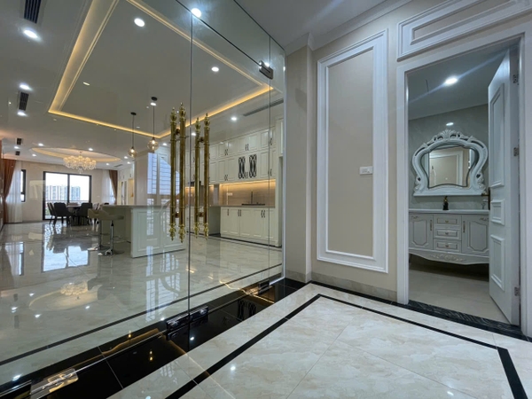 Bán nhà phân lô chân cầu Vĩnh Tuy, 7 tầng, DT 90m2, MT 5m, 4PN, có thang máy, gara