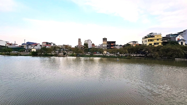 Bán đất gần hồ Đầm Tranh, Cự Khối, DT 76m2, MT 9m, đường 9m, tiện kinh doanh, VP cty