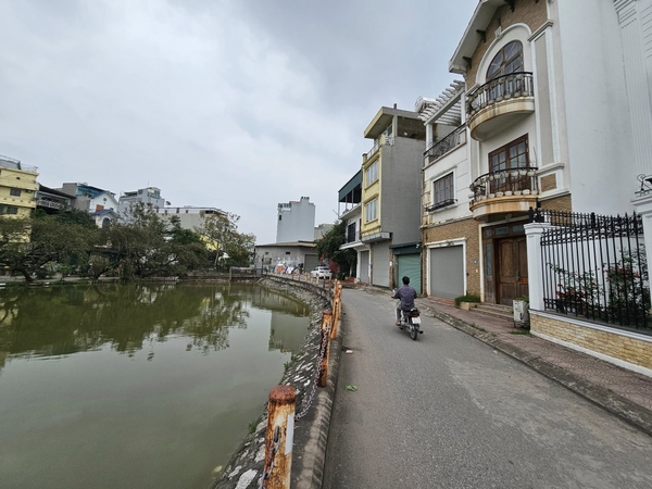 Bán đất gần hồ Đầm Tranh, Cự Khối, DT 76m2, MT 9m, đường 9m, tiện kinh doanh, VP cty