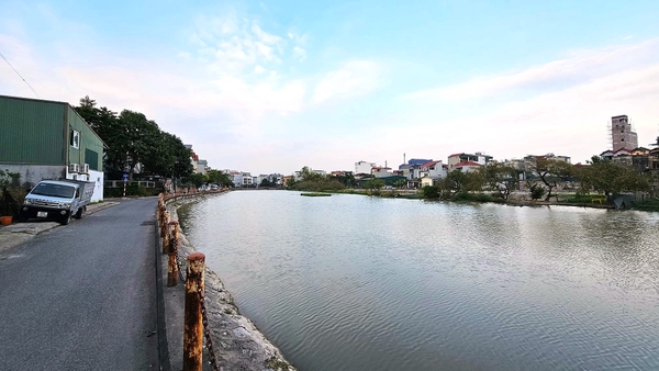 Bán đất gần hồ Đầm Tranh, Cự Khối, DT 76m2, MT 9m, đường 9m, tiện kinh doanh, VP cty