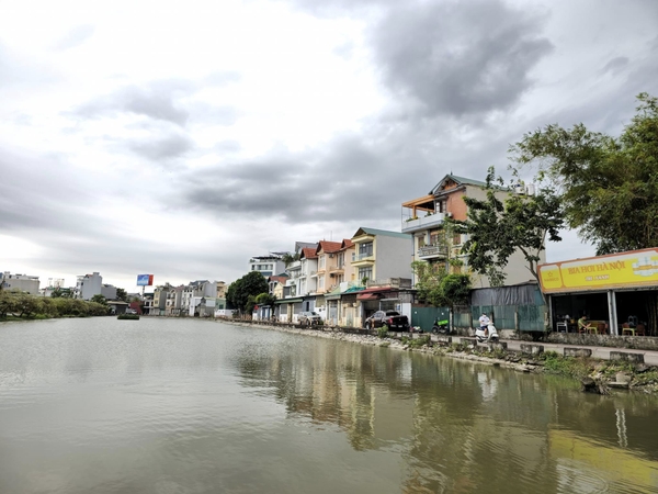 Bán đất gần hồ Đầm Tranh, Cự Khối, DT 76m2, MT 9m, đường 9m, tiện kinh doanh, VP cty